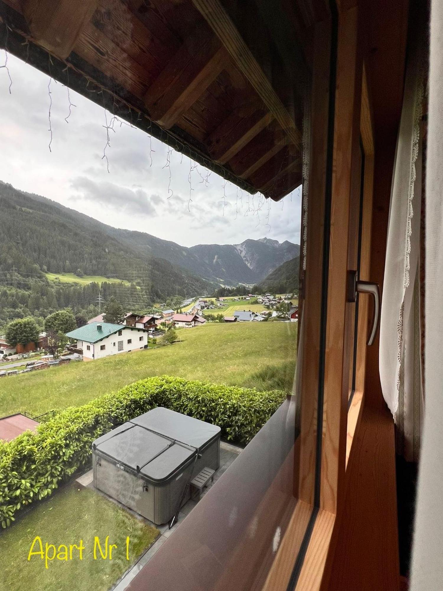 Alpenburg Luxury Apartments Wald am Arlberg Buitenkant foto
